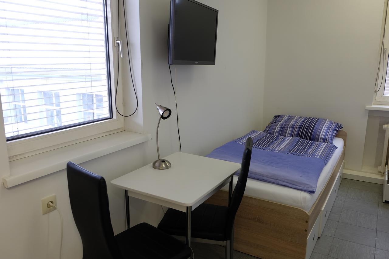 Montagehotel Bed & Steel Λιντς Εξωτερικό φωτογραφία