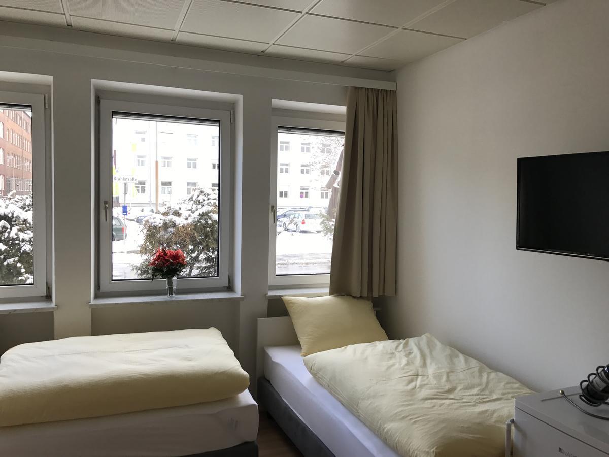 Montagehotel Bed & Steel Λιντς Εξωτερικό φωτογραφία