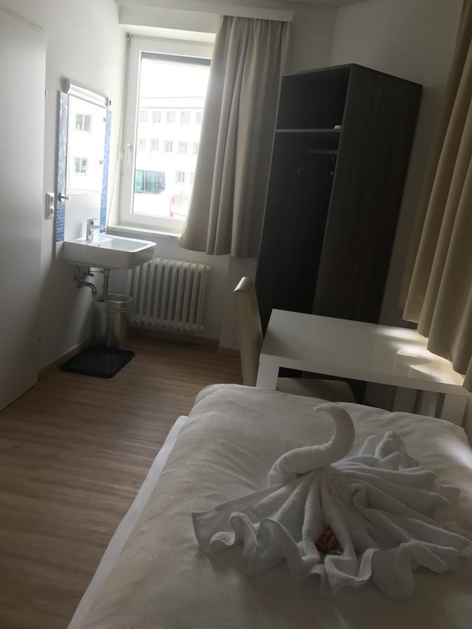 Montagehotel Bed & Steel Λιντς Εξωτερικό φωτογραφία